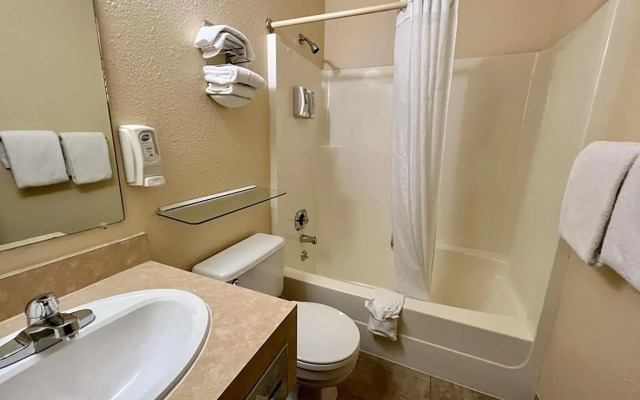 Beartooth Hideaway Inn and Cabins