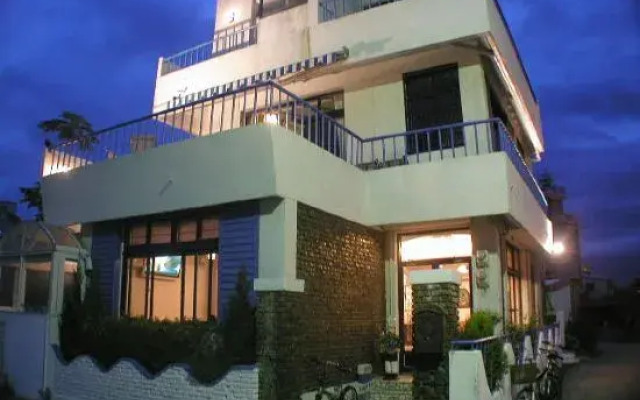 Oia Cafe Hostel