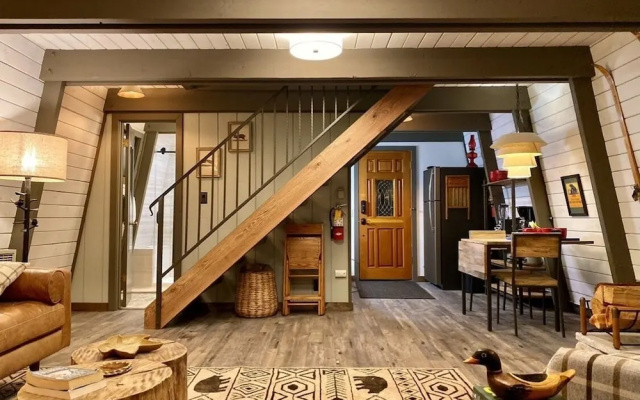Moon View Cabin