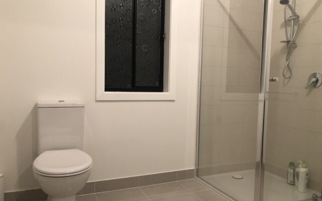 Apple House Tarneit North