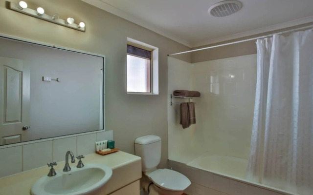 Moonlight Bay Suites