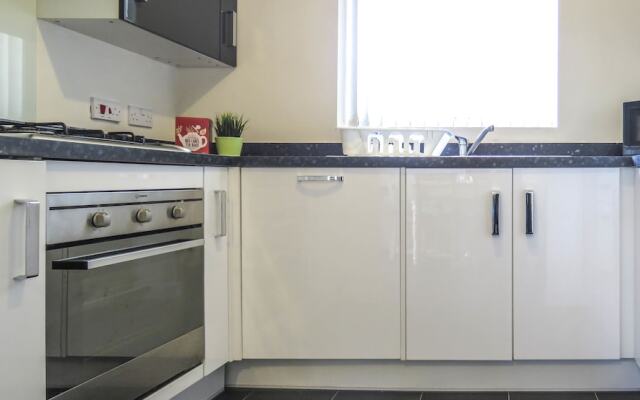 Tudors eSuites Birmingham Townhouse Private Garden Free Parking