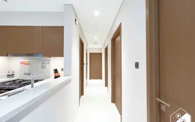 Skyline Elegance Fountain View 3BR in Downtown