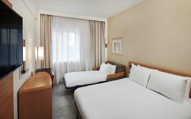 Novotel London West