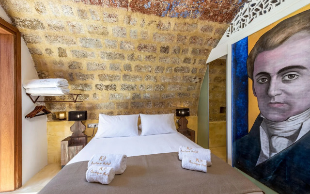 10GR Boutique Hotel and Wine Bar