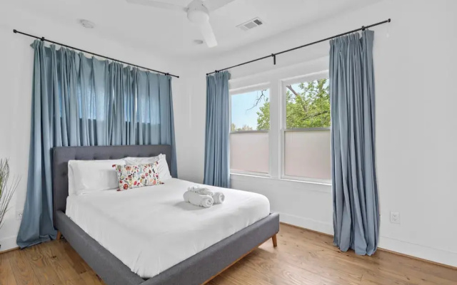 Wonderful Getaway 1BR with Balcony Views