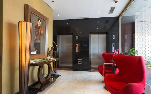 RedDoorz Plus near Blok M Square