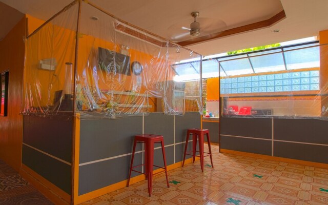 J5 Guest House & Restobar by OYO Rooms