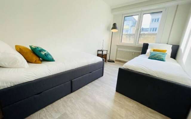 3 bedrooms in Center Terrace & Parking