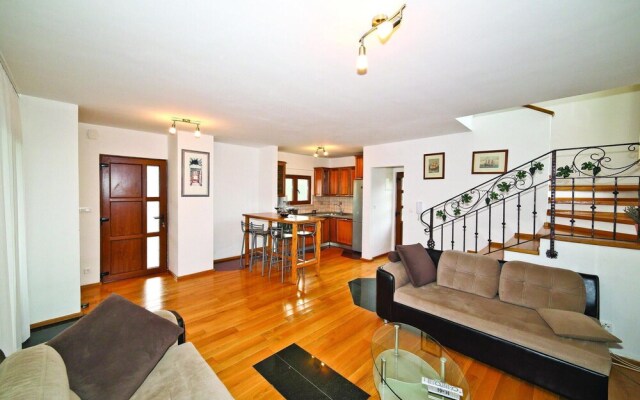 Nice Home in Plano With Wifi and 3 Bedrooms
