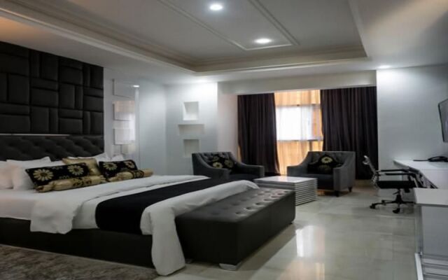 Caesar's Luxury Hotel	