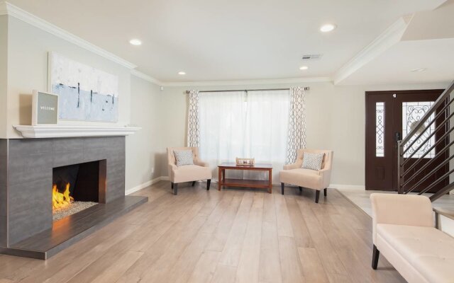 Radiant Estate New Luxury Cali 3 Bd!