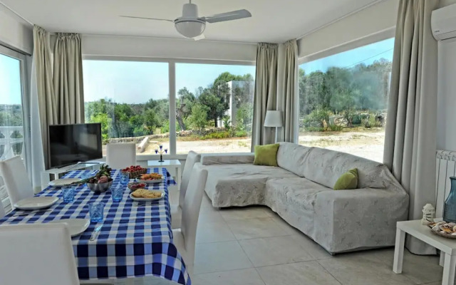 Villa Vanissia With Garden And Sea View
