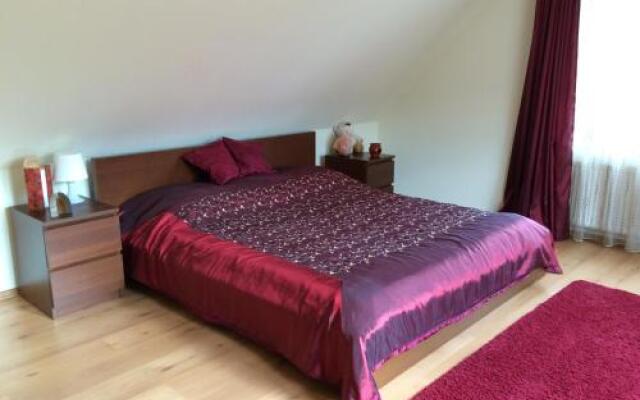 Spacious Guesthouse with Award-Winning Garden