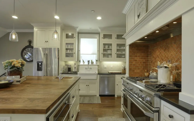 552 Paseo Street 4 Bedroom Home by Redawning