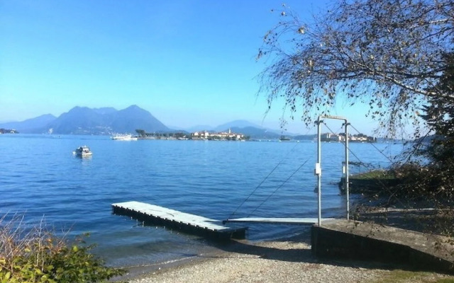 Rashad Studio With Lake View in Baveno