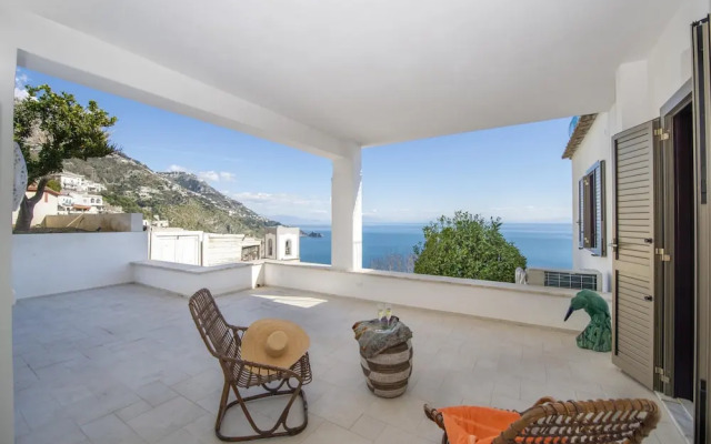 Villa Gr - Enchanting Villa Overlooking the Sea