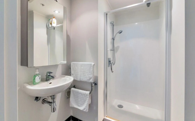 JHT - 2 BRM Apartment, Queen St, Netflix TV