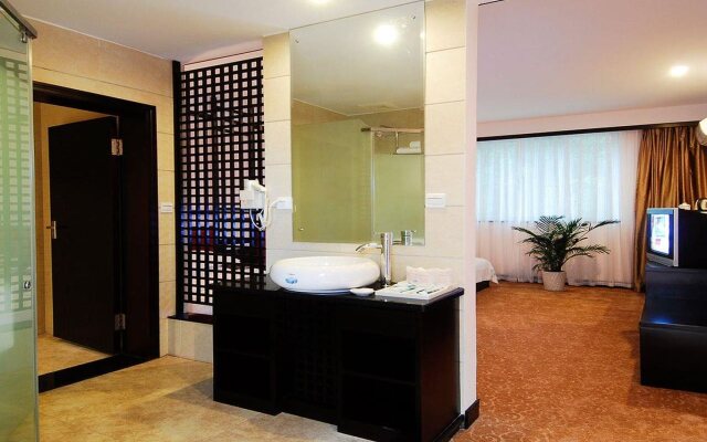 Huating Holiday Inn