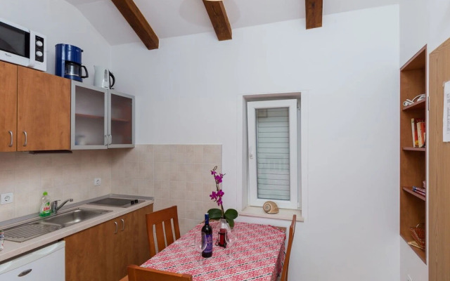 Cosy Villa in Kolocep With Garden