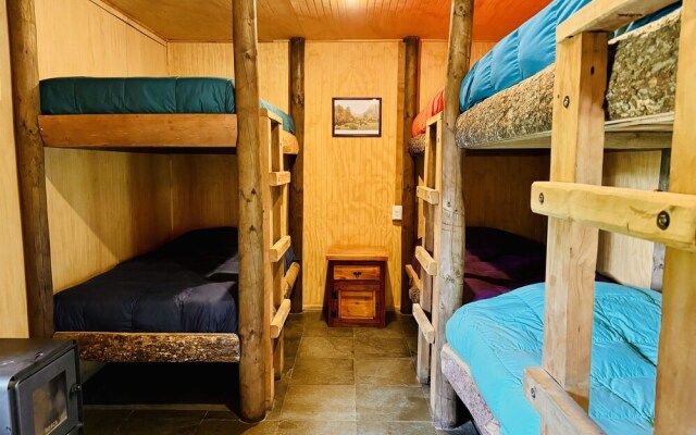 Cabañas entre montañas con tinajas calientes