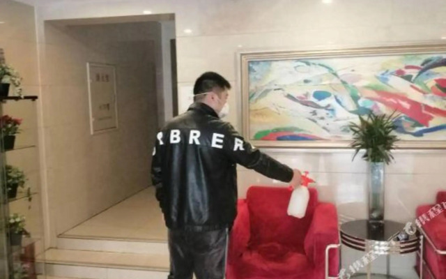 Dehong Express Hotel (Dalian Harbour Plaza Subway Station)