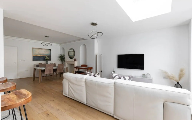 Priory Road III by Onefinestay