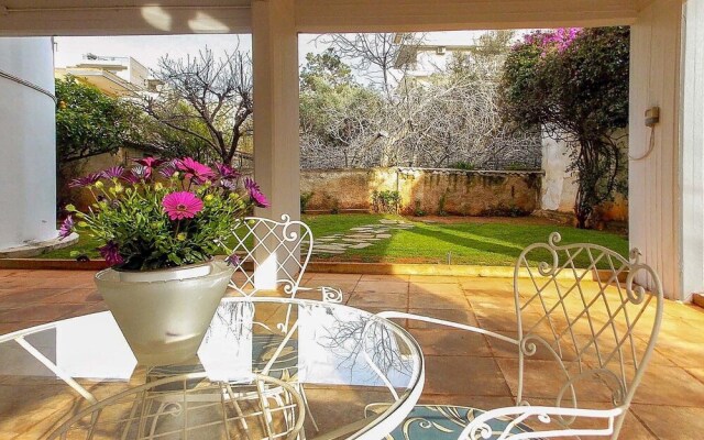 Glyfada Spacious Apartment Garden