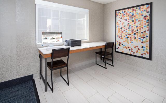 Holiday Inn Express & Suites Watsonville by IHG