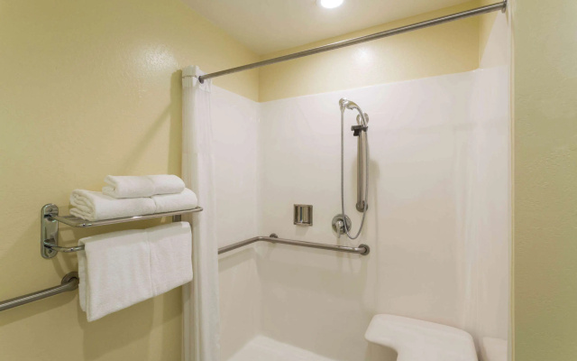 Days Inn & Suites by Wyndham East Flagstaff