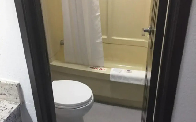 Motel 6 Burnsville, MN