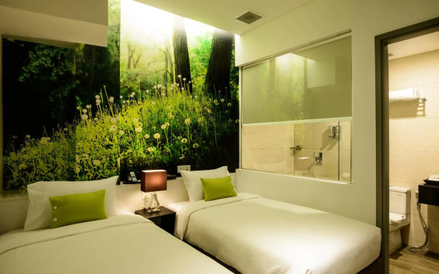 J8 Hotel