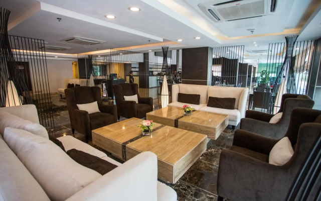 Royale Signature Hotel