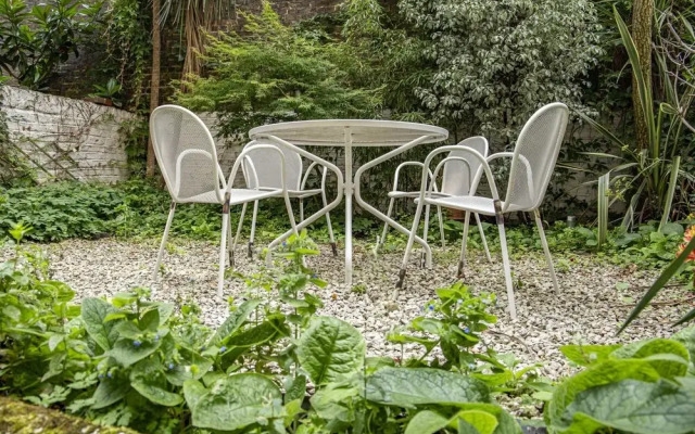 Bright Chelsea Garden Nest