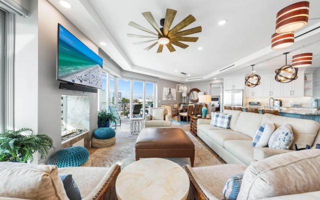 Beach House Residence by Beachside Mgmt