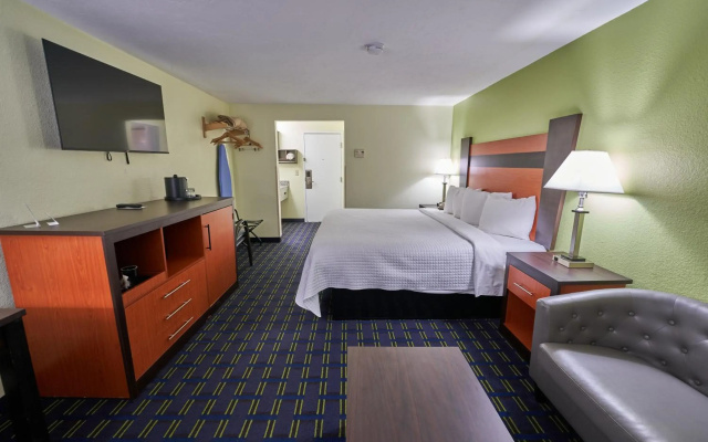 The Mariner Resort Cape Cod by The Red Collection