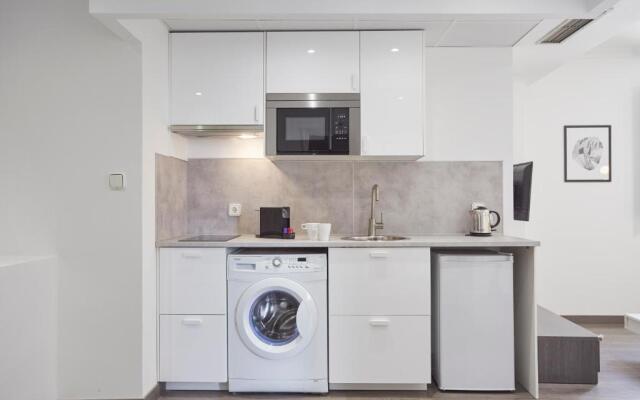 LEEWAYS APARTMENT VI in ALCALA 99