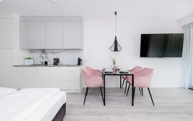 Studio With Swimming Pool by Renters
