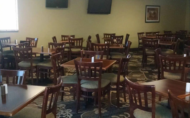 Barrington Hotel & Suites