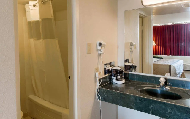 Travelodge by Wyndham Lynchburg