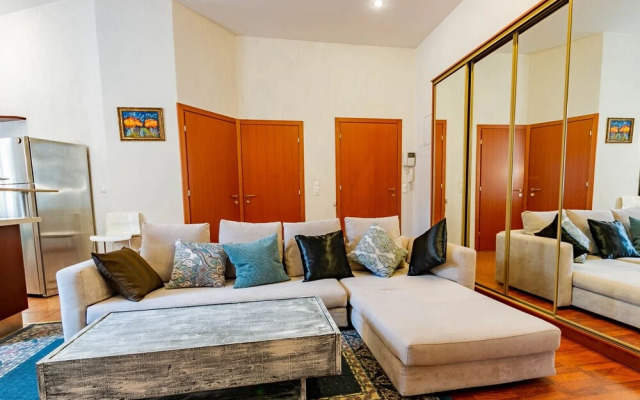 Atmospheric apartment on Nevsky prospect