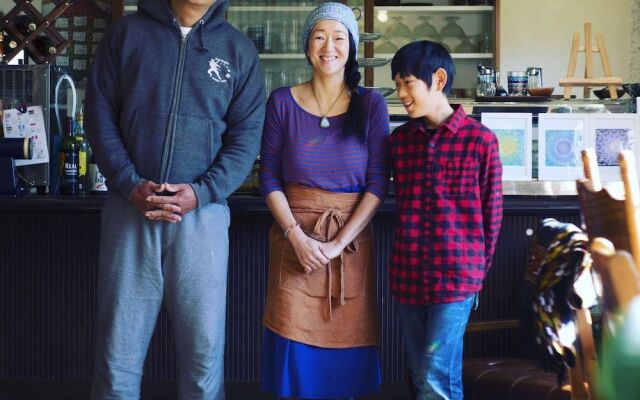 Sansaro Cafe & Guest House