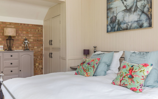 Old Mill Lodge I By Huluki Sussex Stays