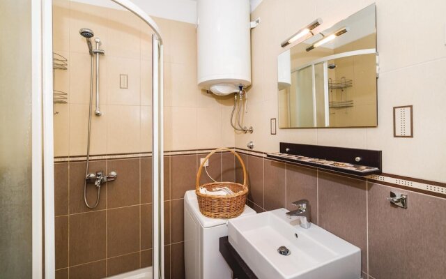 Nice Apartment in Novigrad With 4 Bedrooms