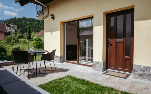 Apartment Oddih with terrace and private SAUNA