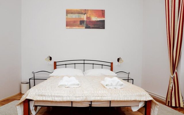 Apartments & Rooms Flowers