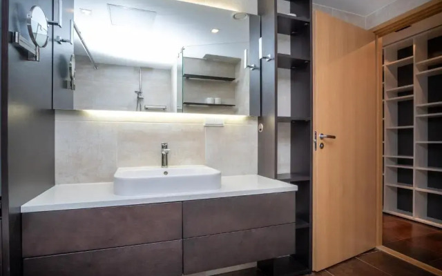 Dream Stay - Stylish Apartment Near Old Town with Free Parking