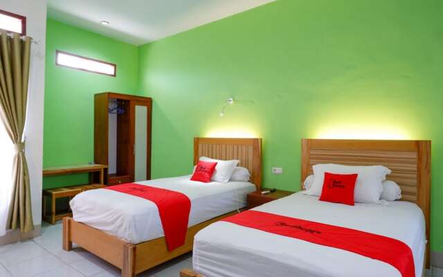 RedDoorz near Taman Makam Pahlawan Tatura