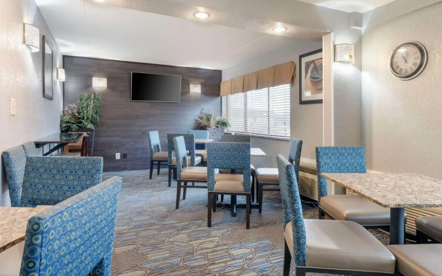 Quality Inn & Suites Mayo Clinic Area