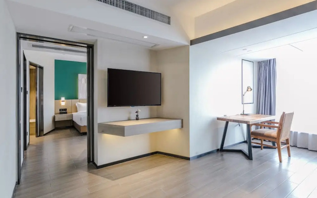 Pesht Premier Hotel